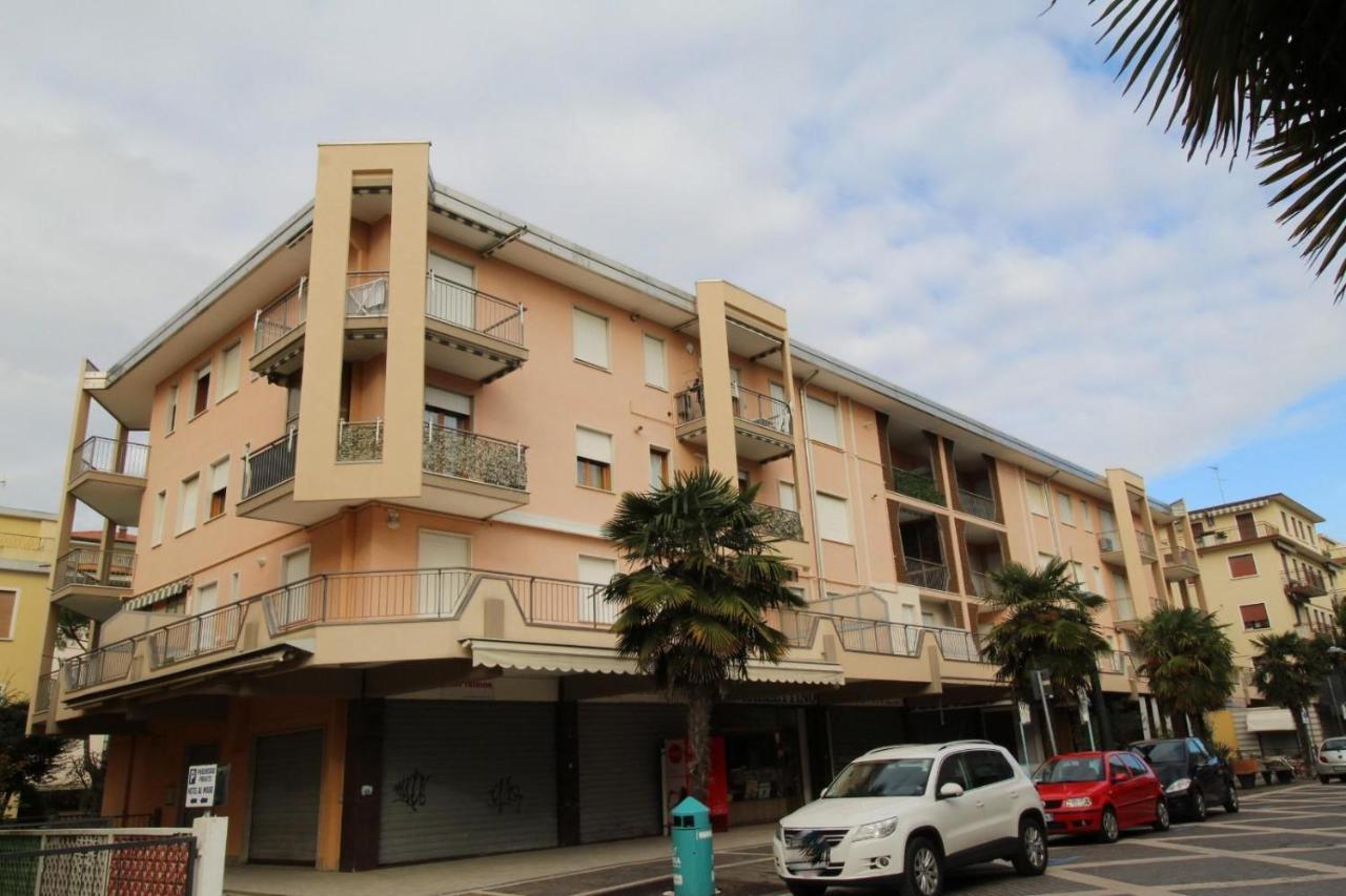 Tritone Apartment *